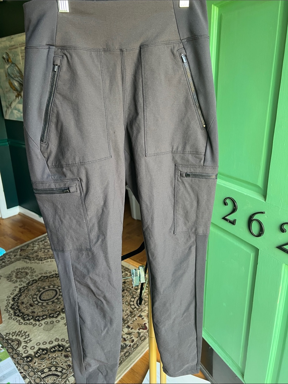 Athleta Black headlands Cargo hyrise with Zip Pockets size 4